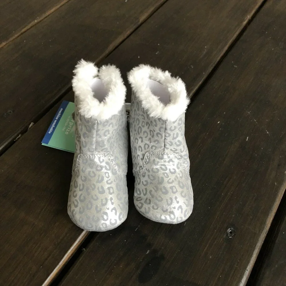 Girl’s Surprize by Stride Rite Boots Silver Leopard Faux Fur Size 6-12 Months